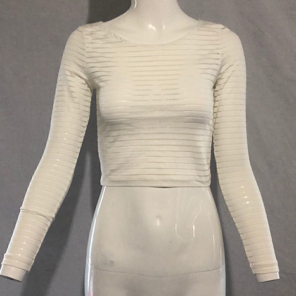 H & M Divided Crop Top